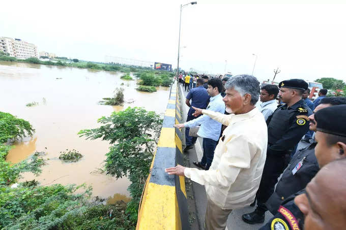 వరద, బురద లెక్కచేయకుండా చంద్రబాబు పర్యటన.. హ్యాట్సాఫ్ సీఎం