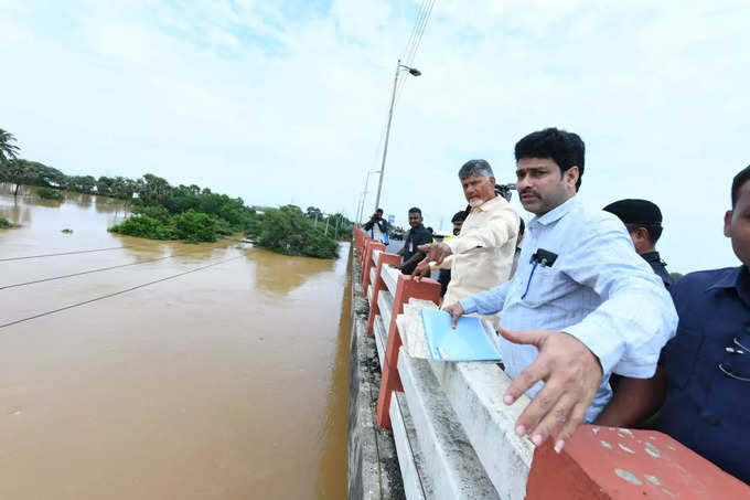 వరద, బురద లెక్కచేయకుండా చంద్రబాబు పర్యటన.. హ్యాట్సాఫ్ సీఎం