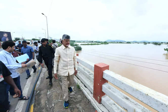 వరద, బురద లెక్కచేయకుండా చంద్రబాబు పర్యటన.. హ్యాట్సాఫ్ సీఎం