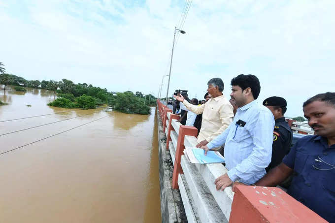 వరద, బురద లెక్కచేయకుండా చంద్రబాబు పర్యటన.. హ్యాట్సాఫ్ సీఎం