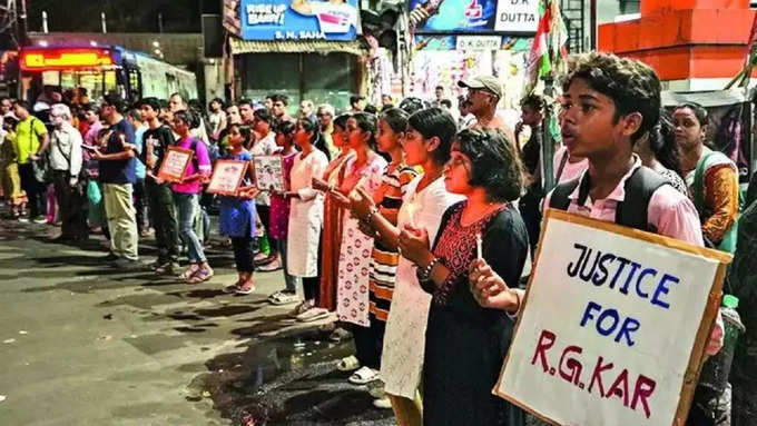 ​रेप और हत्या इतनी बड़ी घटना के बावजूद FIR और पोस्टमॉर्टम में देरी क्यों?​