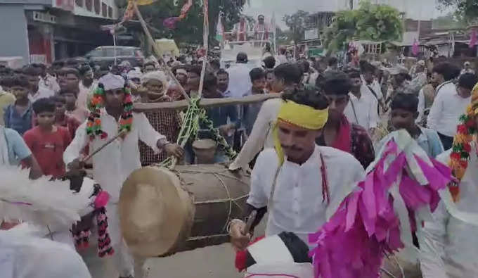 Ajit Pawar Jansanman Yatra: राष्ट्रवादीची जनसन्मान यात्रा गडचिरोलीत दाखल, पारंपारिक आदिवासी नृत्याने यात्रेचे केले स्वागत