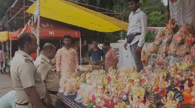 Dhule Ganeshotsav: धुळे शहरात गणेशोत्सवानिमित्त बाजारपेठेत गणेशमुर्ती खरेदीसाठी गर्दी 