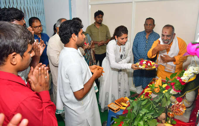 స్మితా సబర్వాల్ గణేష్ పూజ.. బుజ్జిగణపయ్య ఎంత ముద్దుగా ఉన్నాడో..!