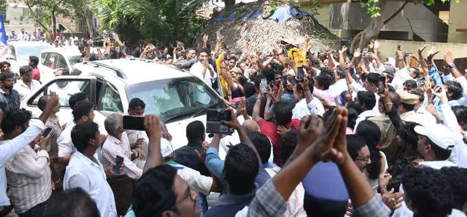 పవన్ అడ్డాలో జగన్.. అవ్వా, తాతలకు భరోసా ఇస్తూ..