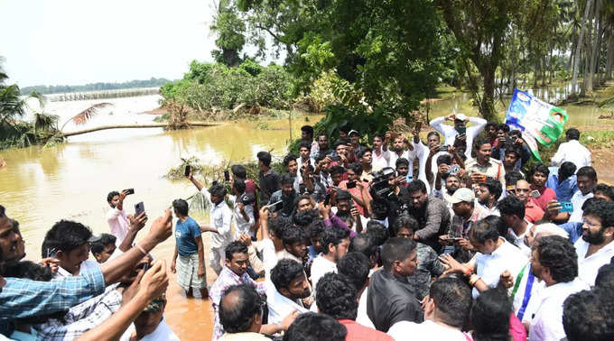 పిఠాపురంలో వైఎస్ జగన్ పర్యటన