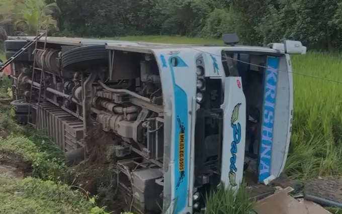 Bus Accident : गणेशोत्सवासाठी आलेल्या चाकरमान्यांसोबत घडला अनर्थ, खासगी बसचा भीषण अपघात