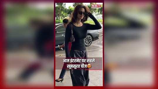 disha patani and palak tiwari spotted at mumbai airport watch video