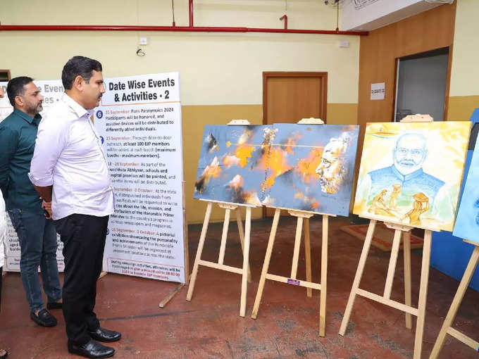 ಮೋದಿ ಚಿತ್ರಕಲಾ ಪ್ರದರ್ಶನ ವೀಕ್ಷಿಸಿದ ವಿಜಯೇಂದ್ರ