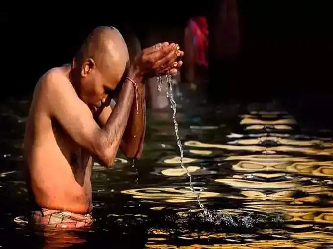 ​नदी के तट पर कर सकते हैं श्राद्ध​