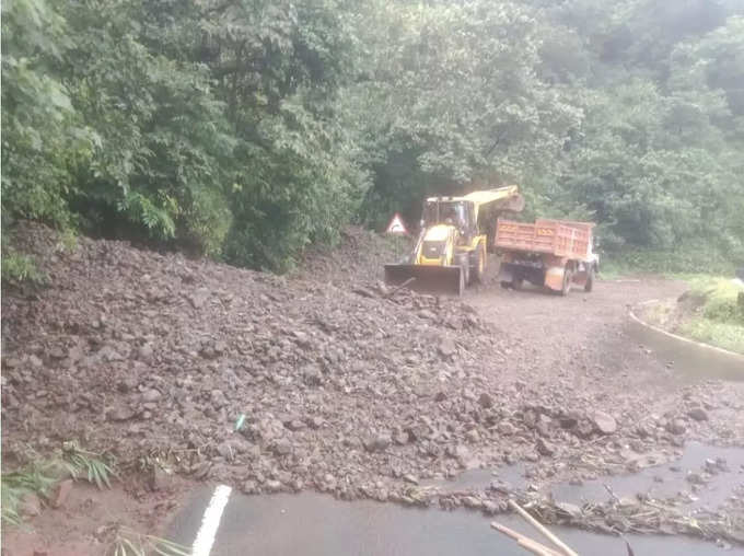 Sindhudurg News: सिंधुदुर्गात पावसाने धरला जोर, भुईबावडा घाटात बारा ठिकाणी कोसळली दरड