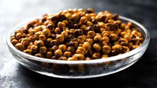 Is Fried Chana Good For Health,​फिट रहना है तो डाइट में इस तरह से शामिल  करें चना, शरीर को मिलेगी ताकत, बीमारियों का भी खतरा होगा कम - which is  healthier soaked