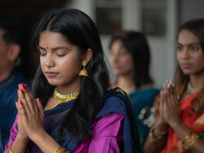 ​पितृ स्तोत्र का पाठ करके प्रार्थना करें​