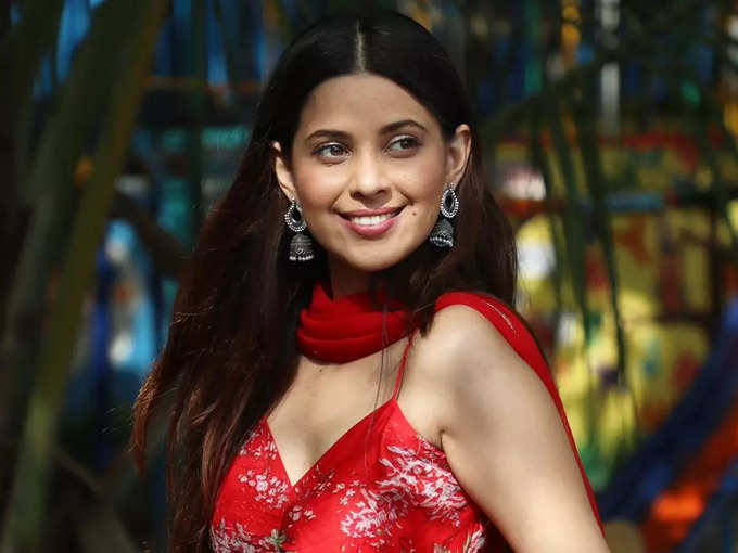 actress-alice-kaushik