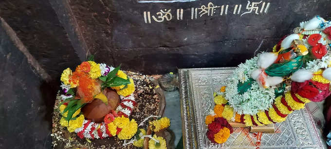 मंदिरात घटस्थापना...