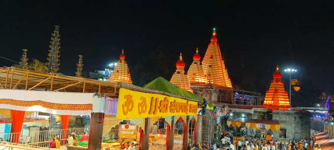 मंदिराला आकर्षक सजावट