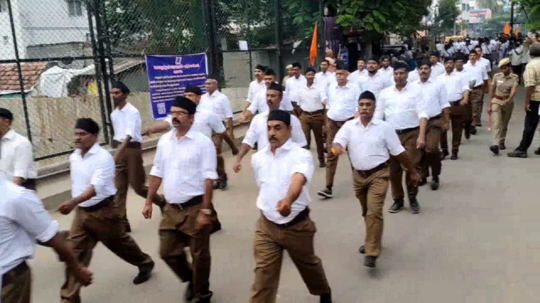 கோவையில் RSS அணிவகுப்பு ஊர்வலம்: 300க்கும் மேற்பட்ட சீருடை அணிந்த தொண்டர்கள் பங்கேற்பு!