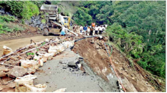 கொடைக்கானலில் வெளுத்து வாங்கிய கனமழை... மண் சரிவால் சுற்றுலா பயணிகள் அவதி!