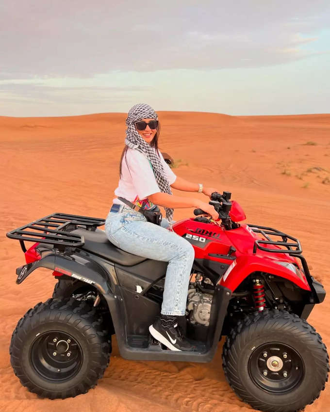 Shweta Tiwari vacation in desert pictures