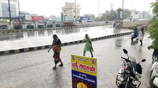 நெல்லை மாநகர மற்றும் புறநகர் பகுதியில் இடி மின்னலுடன் மிதமான மழை! பழைய குற்றாலம் அருவியில் வெள்ளப்பெருக்கு!