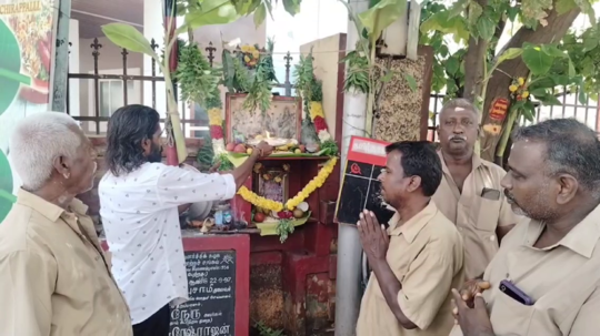 ஆயுதபூஜையையொட்டி திருச்சியில் ஆட்டோ மற்றும் வாடகை கார் ஓட்டுநர்கள் வழிபாடு!