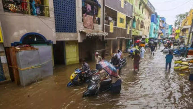 கரையை கடக்கும் போது பாதிப்பு