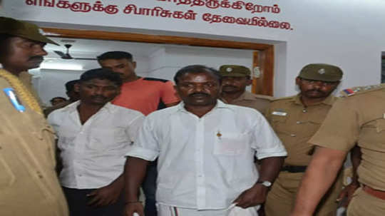 நெல்லையில் வாகன சோதனையில் பயங்கர ஆயுதங்கள் பறிமுதல்... 15 பேர் கைது!