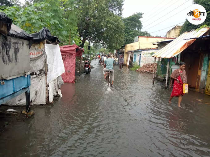 বহু মানুষ গৃহবন্দি