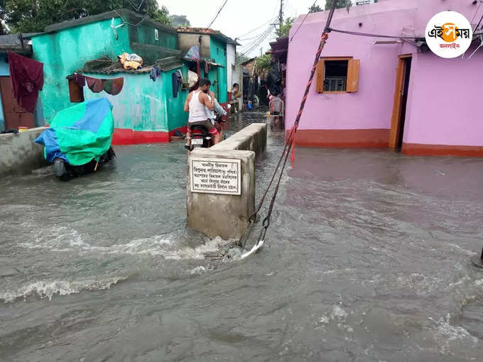 তপবন এলাকা সম্পূর্ণ জলমগ্ন