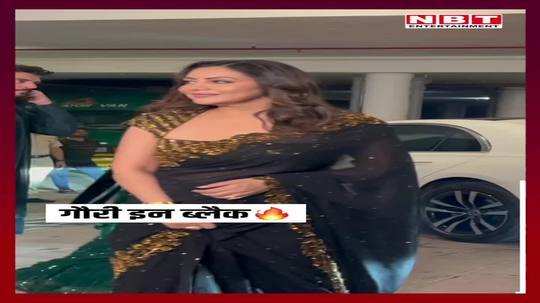 gauri khans glamorous style in black saree dominates the diwali party