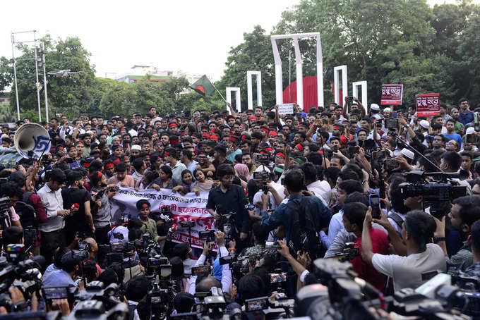 Fresh tension grips Bangladesh as student protesters demand presidents resignation