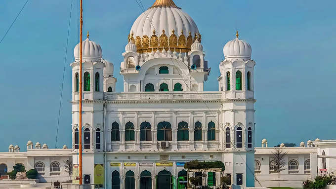 करतारपुर गुरुद्वारे के आसपास कर सकते हैं शॉपिंग