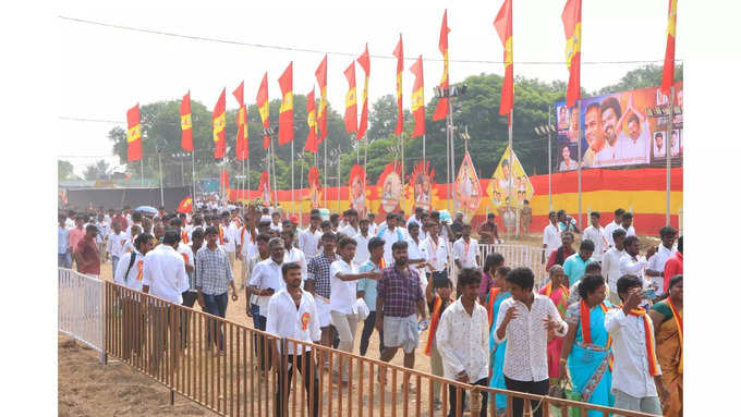 மாநாட்டில் பல்வேறு தலைவர்களின் கட்டவுட் அமைக்கப்பட்டுள்ளன மேலும் led விளக்குகள் மற்றும் சிசிடிவி கேமராக்கள் பொருத்தும் பணி என அனைத்து பணிகளும் விறுவிறுப்பாக நடைபெற்று வந்தன.