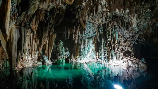 New Zealand Waitomo Caves,किसी जादुई दुनिया जैसी लगती हैं ऐसी गुफाएं, चमकती हैं अंधेरे में, देखकर आंखों पर नहीं होगा भरोसा - nature miracle new zealand waitomo caves glow in ...