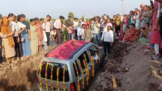 gujarati family holds samadhi for car