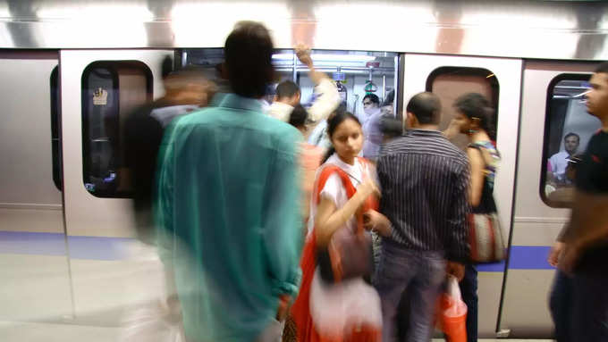 कैसे पहुंचे दिल्ली के खाटू श्याम मंदिर 