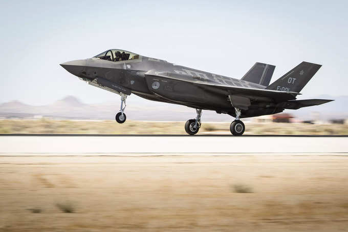 9- F-35 विमान