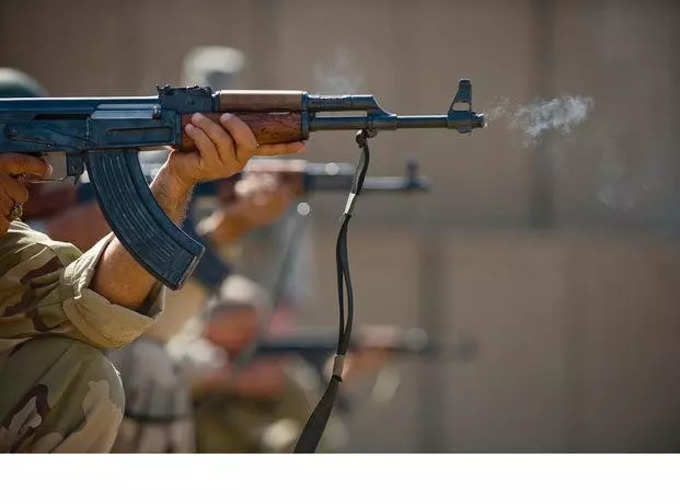 10- AK-47 राइफल