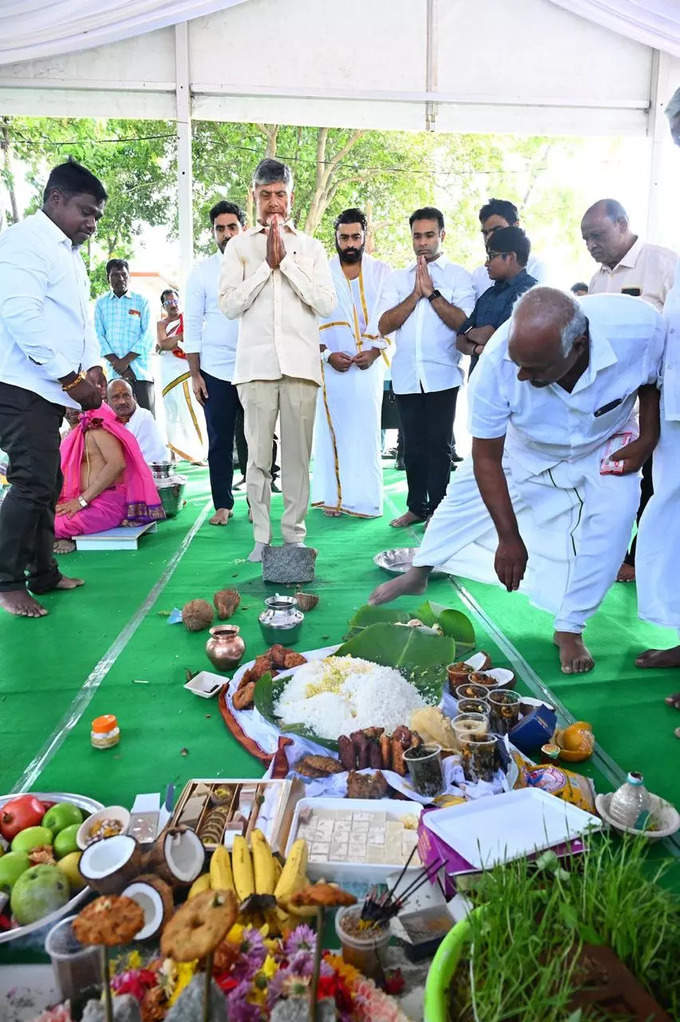 రామ్మూర్తి నాయుడు పెద్దకర్మలో సీఎం చంద్రబాబు, నారా నందమూరి కుటుంబ సభ్యులు