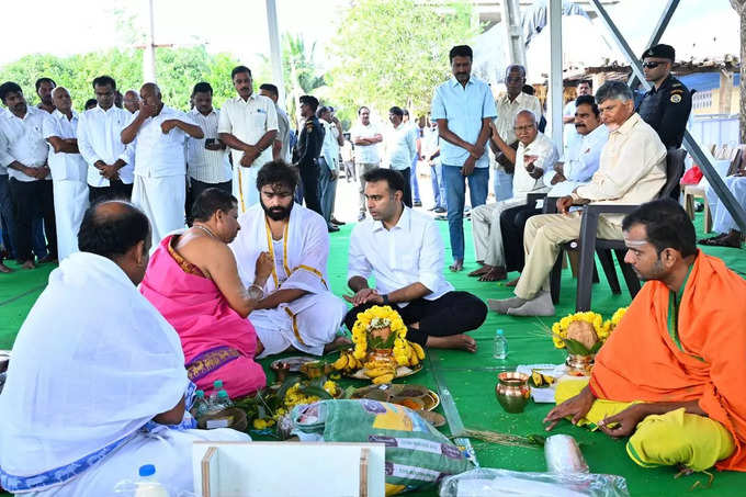 రామ్మూర్తి నాయుడు పెద్దకర్మలో సీఎం చంద్రబాబు, నారా నందమూరి కుటుంబ సభ్యులు