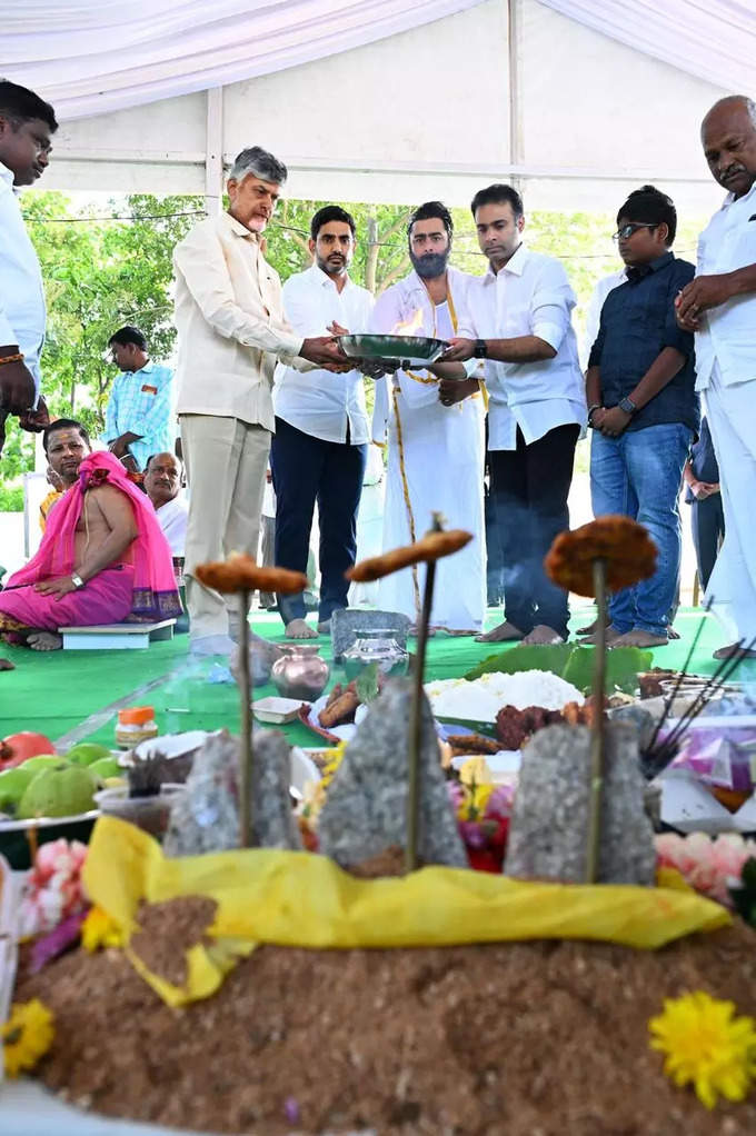 రామ్మూర్తి నాయుడు పెద్దకర్మలో సీఎం చంద్రబాబు, నారా నందమూరి కుటుంబ సభ్యులు