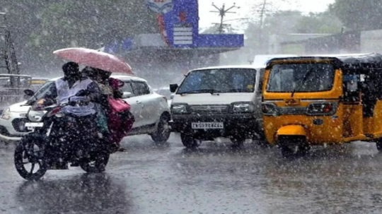 சேலத்தில் இடைவிடாமல் கொட்டி தீர்க்கும் மழை; வாகன ஓட்டிகள் அவதி!