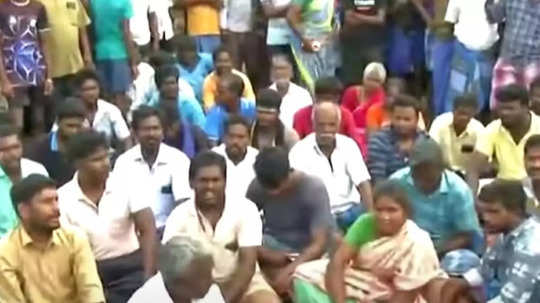 விழுப்புரம் மாவட்டம் அரசூரில் பொதுமக்கள் சாலை மறியல்!