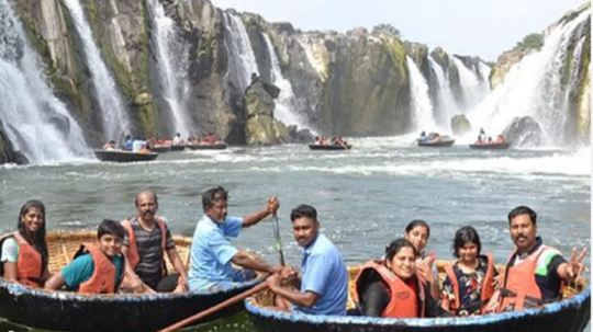 ஒகேனக்கலுக்கு செல்ல ரெடியா.... பரிசல் இயக்கம் மட்டும் அனுமதி; சுற்றுலா பயணிகள் குளிக்க தடை நீட்டிப்பு!