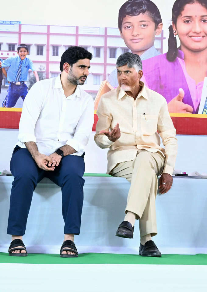 బాపట్ల పాఠశాలలో చంద్రబాబు.. పేరెంట్స్ టీచర్స్ మీటింగ్‌కు హాజరు