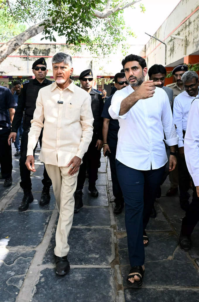 బాపట్ల పాఠశాలలో చంద్రబాబు.. పేరెంట్స్ టీచర్స్ మీటింగ్‌కు హాజరు