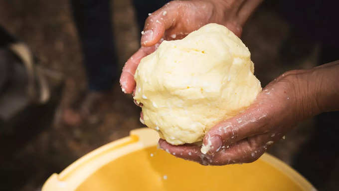 ಬೆಣ್ಣೆಯನ್ನು ಹೊರತೆಗೆಯಿರಿ