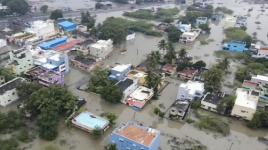 கடலூரில் வெளுத்து வாங்கிய கனமழை; வீடுகளுக்குள் தண்ணீர் புகுந்ததால் இயல்பு வாழ்க்கை பாதிப்பு!