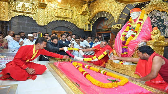 Shirdi Saibaba Temple: साई भक्तांसाठी आनंदाची बातमी! साईबाबांच्या समाधीवर वाहता येणार हार, फुलं; करोनापासून होती बंदी