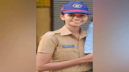 Female Police Officer Shot: पोलीस स्थानकात शस्त्र सफाईचं काम, चुकून गोळी सुटली, महिला पोलीस कर्मचाऱ्याला लागली; अन्...